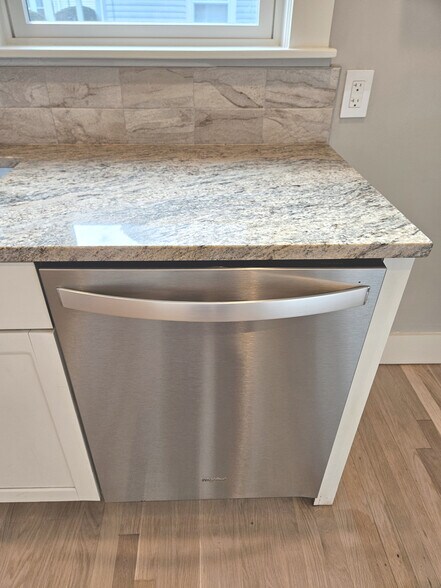 Building Photo - 70 Tufts St