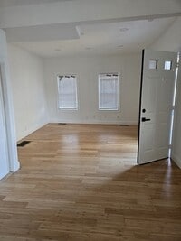 Building Photo - 137 Clapp St