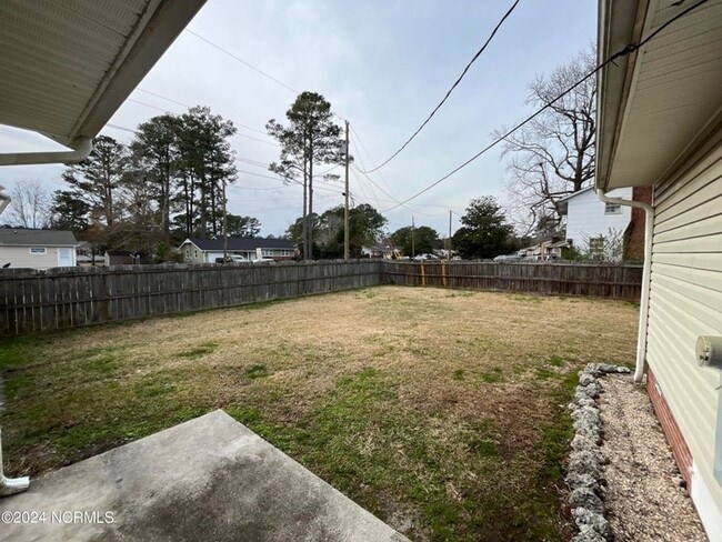Building Photo - 306 Cole Dr