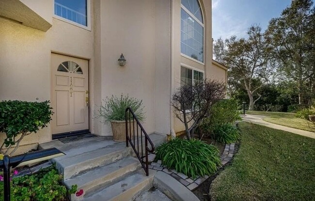 Building Photo - COMPLETELY REMODELED 3 Beds+2.5 Baths 2-st...