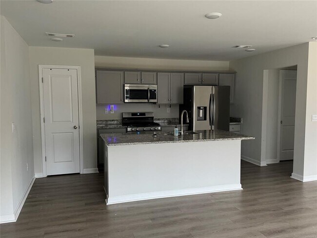 Building Photo - 424 Kohn Dr