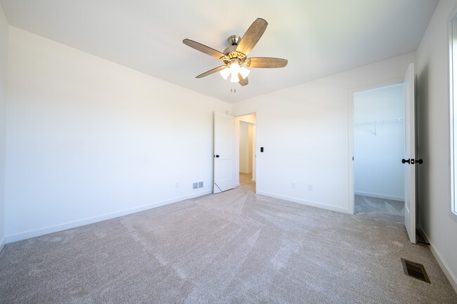 Building Photo - 9526 63rd St S