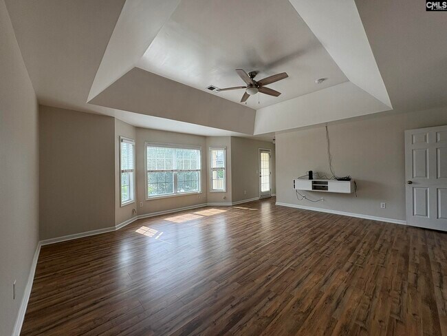 Building Photo - 137 Rossmore Dr