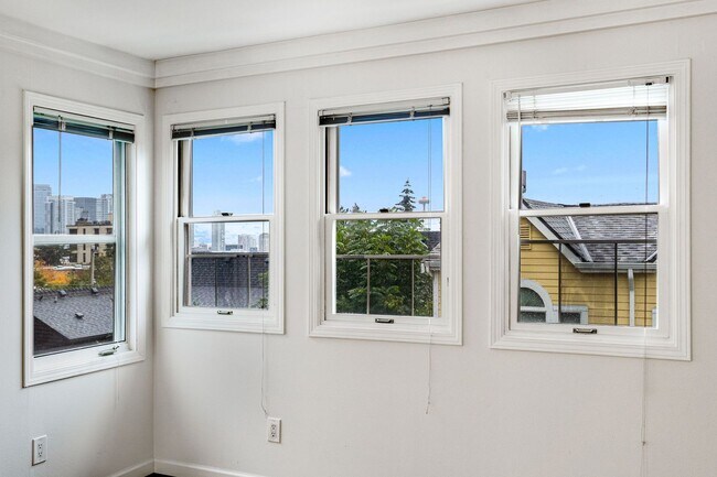 Building Photo - Large Capitol Hill House- Prime Location