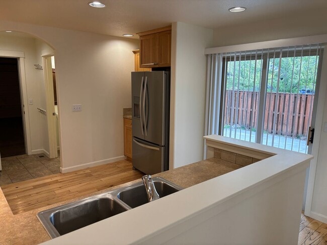 Building Photo - Lovely Corner Lot Home facing Sun Meadow Park