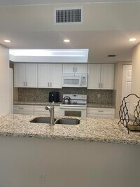 Building Photo - 450 Egret Cir