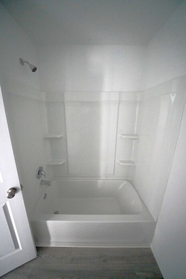 Building Photo - Gorgeous like-new home Available for Rent in Converse! Realtor Commission: $500