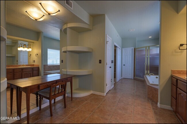 Building Photo - 6300 Franklin Vista Dr