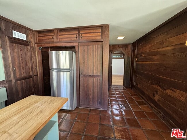 Building Photo - 2731 N Beverly Glen Blvd