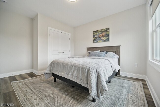 Building Photo - 246 Main St