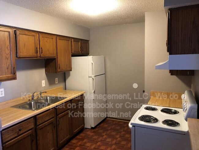 Building Photo - 551 N Somerset Terrace