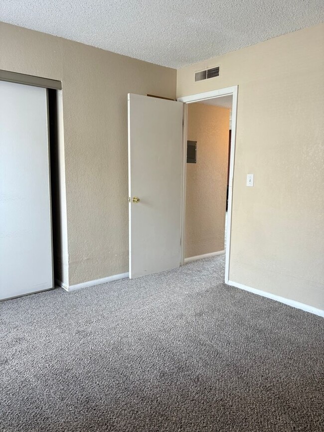 Building Photo - 3510 Parkmoor Village Dr