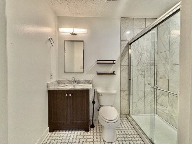 Building Photo - 1814 Glade St