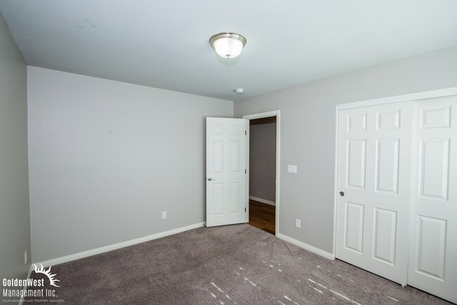 Building Photo - Gorgeous 4Bdm 2.5Ba Two-Story Home in Sout...