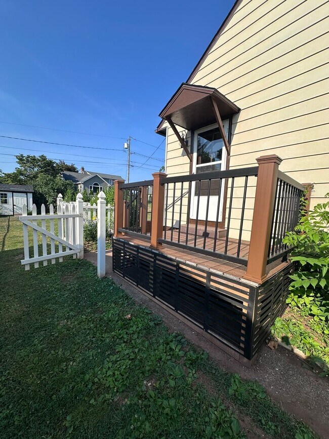 Building Photo - Cape Cod in Middletown 4 bedroom