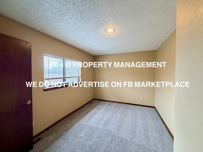 Building Photo - 1424 E Mart-Way Cir