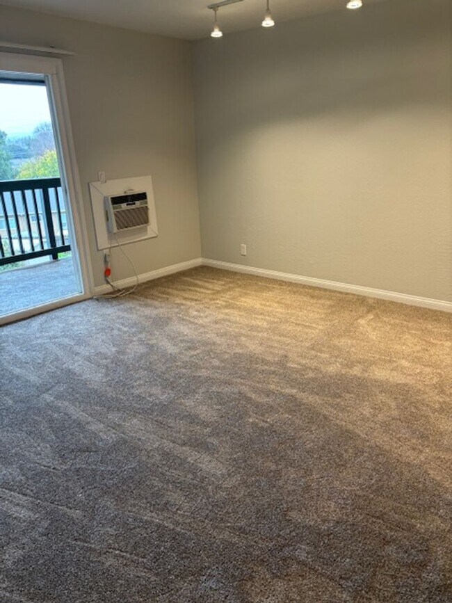 Building Photo - 1085 Murrieta Blvd