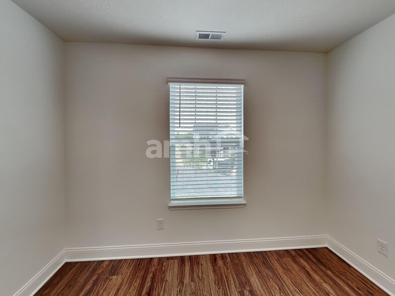 Building Photo - 1056 Castor Dr