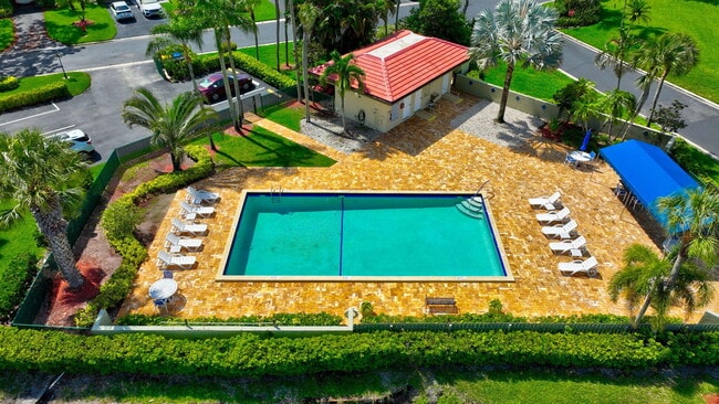 Building Photo - 8536 Casa Del Lago