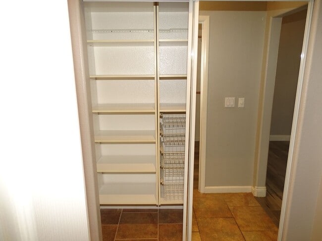 Building Photo - Beautiful One Story 2 Bedroom Townhome Wit...