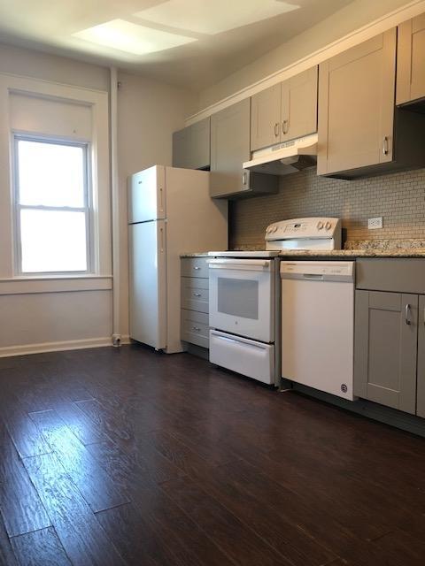 Building Photo - 379 Huguenot St