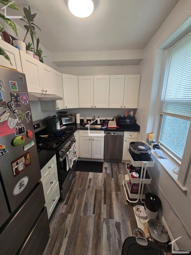 Building Photo - Awesome 2 bed in Allston