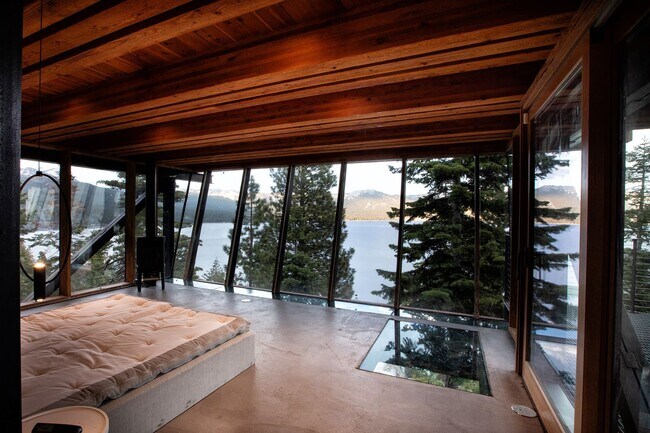 Building Photo - Architectural gem