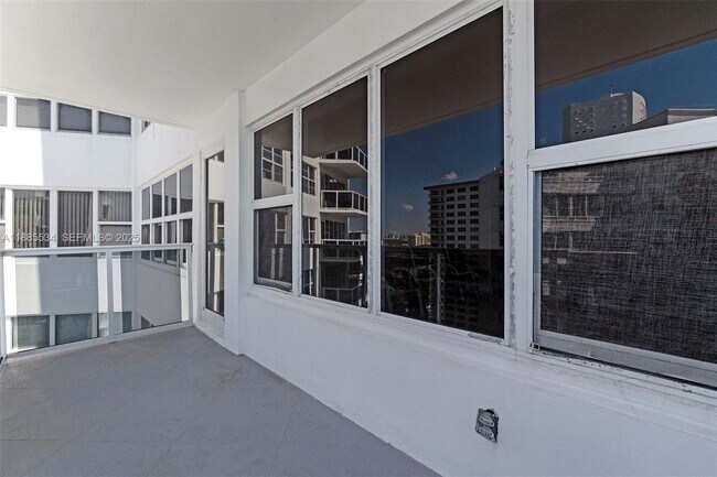 Building Photo - 3700 Galt Ocean Dr