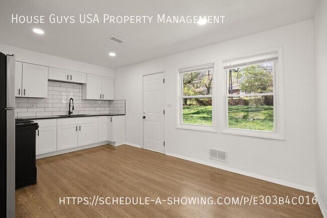 Building Photo - 10716 Ewing Ave