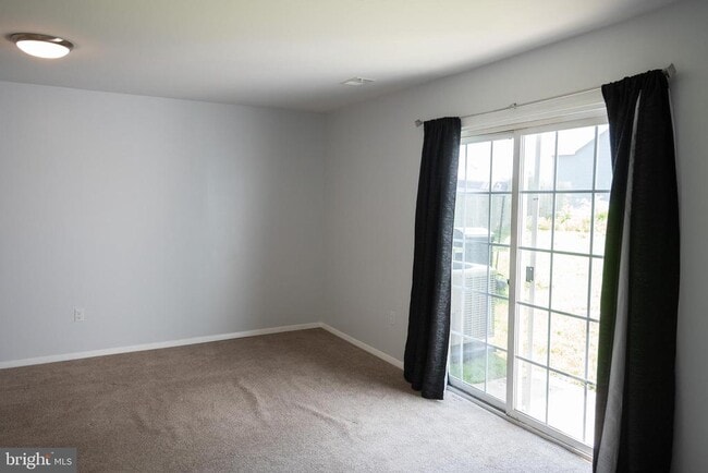 Building Photo - 615 Hemlock Ct
