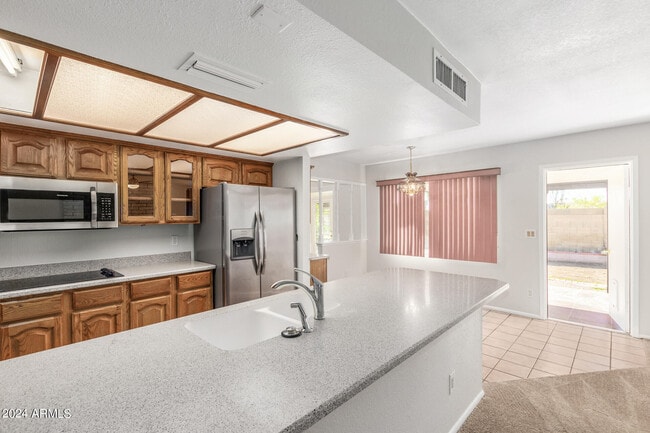 Building Photo - 1835 E Yale Dr