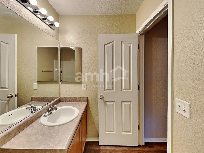 Building Photo - 6241 S Sun View Way