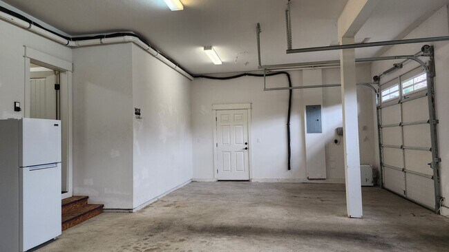 Building Photo - 3819 Cameron Dr NE