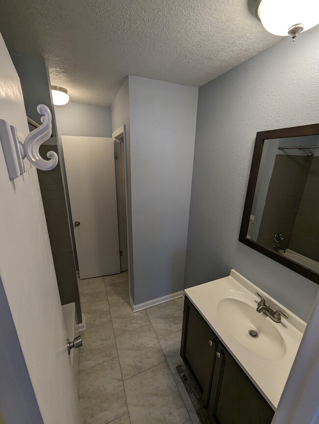 Building Photo - 2201 Scenic Hwy