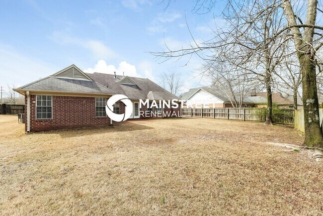 Building Photo - 3 Bedroom Pet-Friendly Home in Collierville, TN with Main Street Renewal
