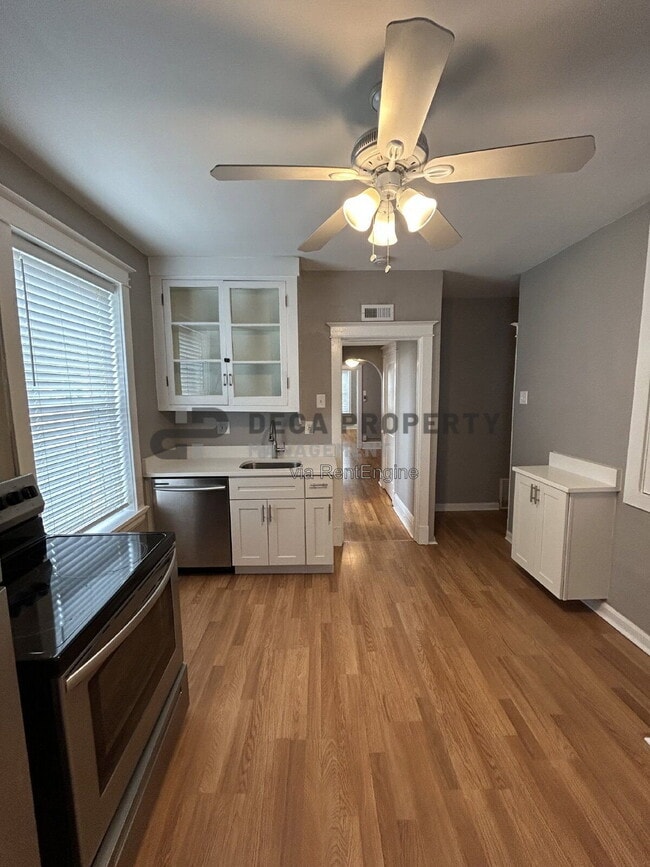 Building Photo - 6826 Waldemar Ave