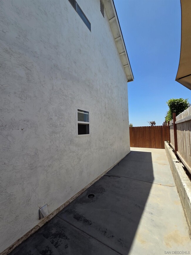 Building Photo - 1078 Fuchsia Ln