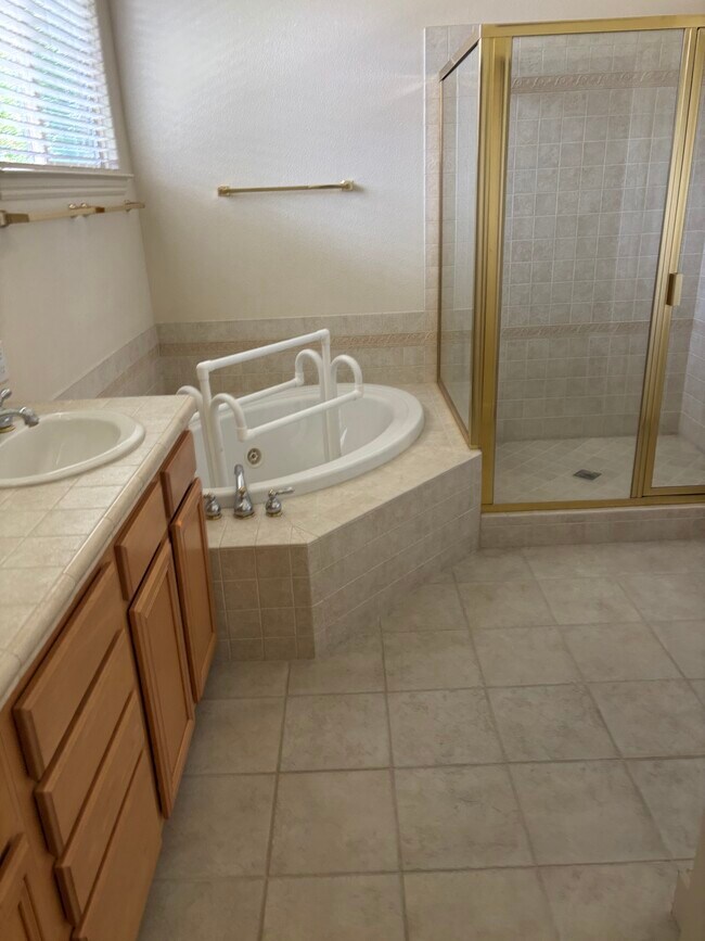 Building Photo - 6615 Aston Cir