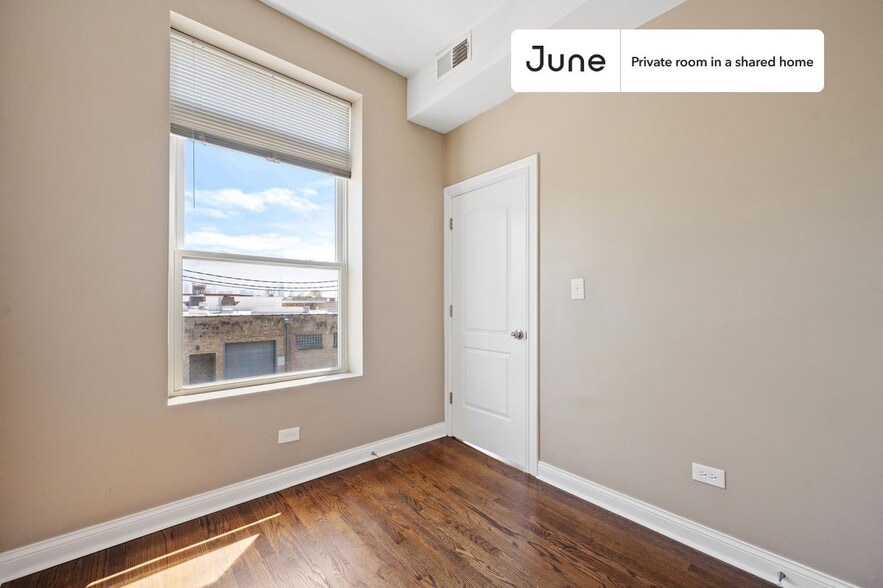 Primary Photo - Private bedroom in 3 bed/1 bath Home