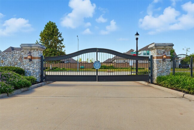 Building Photo - 15846 Weston Ridge Dr