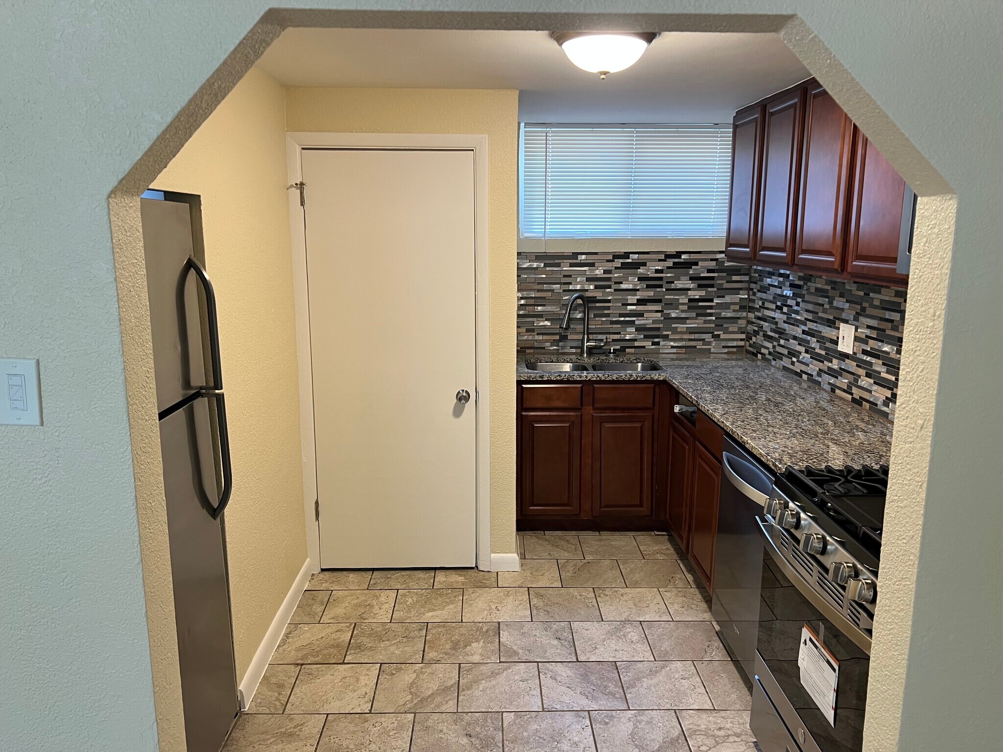Kitchen - 1430 Boston St