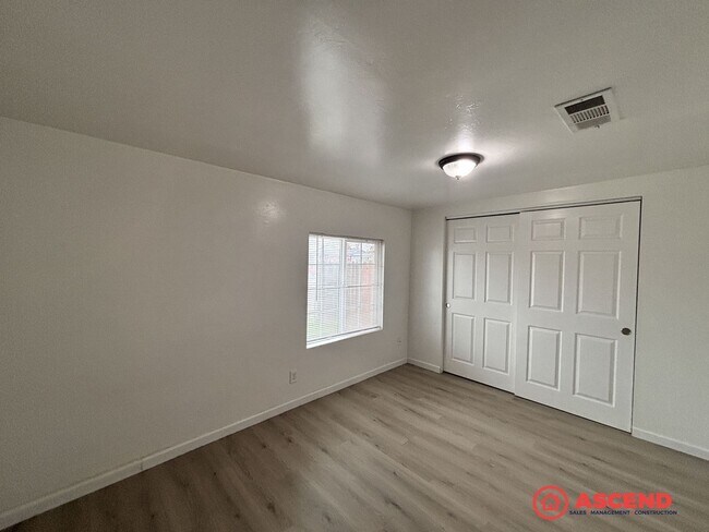 Building Photo - 201 E 1st St