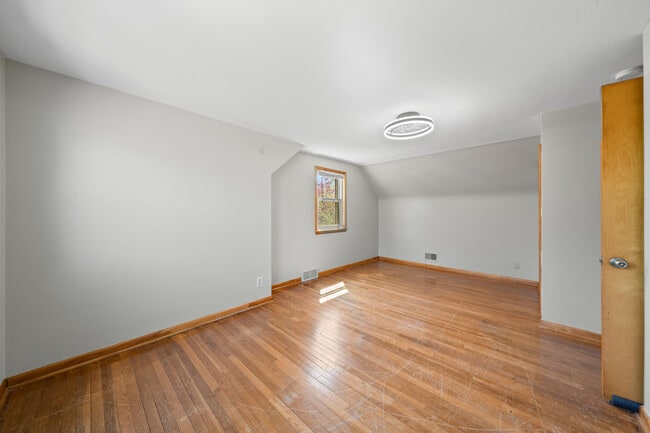 Building Photo - 11 S Church St