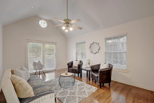 Building Photo - 1909 Winsted Ln