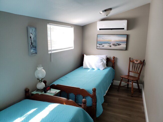 2nd bedroom has 2 single beds - 3050 York St S