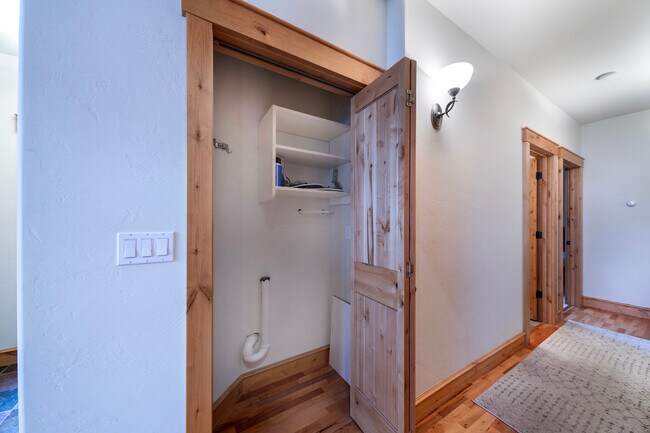 Building Photo - 150 Adams St