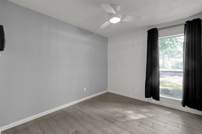 Building Photo - 9 Birchcane Dr