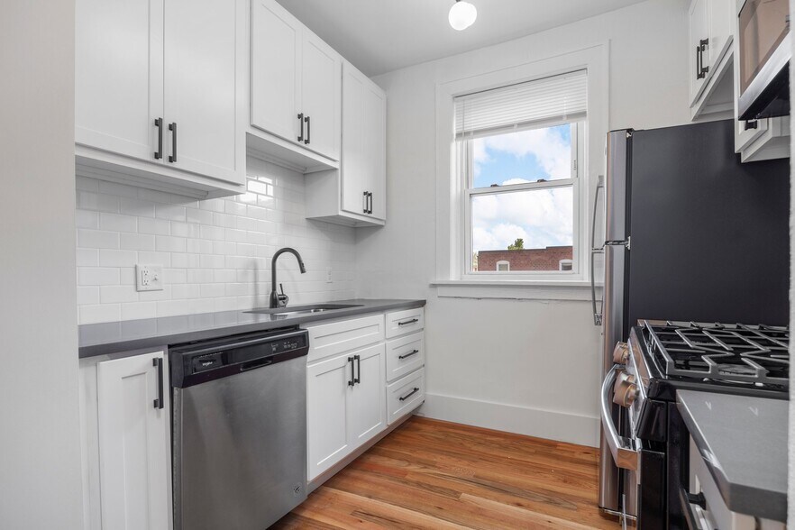 Building Photo - MOSAIC - 729 Westgate - Now Leasing 2027/2028
