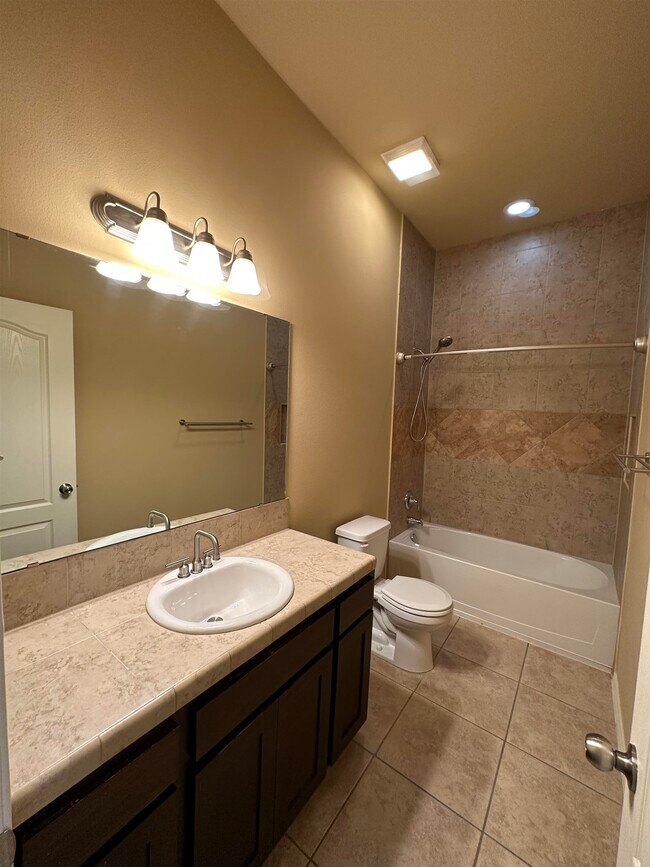 Building Photo - 5812 Montevista Dr