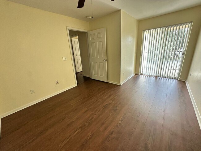 Building Photo - 8957 Lee Vista Blvd